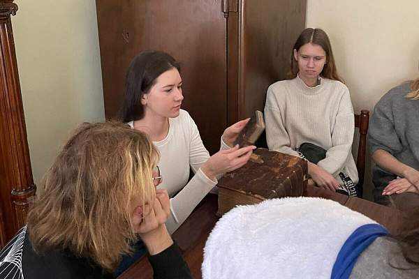 Студенты юридического факультета ИЭУП посетили Российский государственный архив древних актов