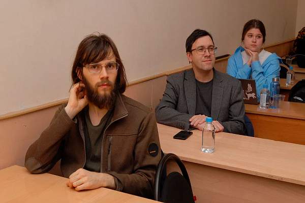 Члены СНО «Древневековье» обсудили фильм «300 спартанцев» 