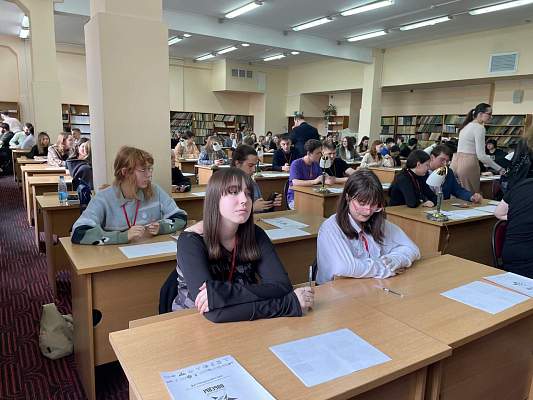 Студенты Гуманитарного колледжа приняли участие в Международной патриотической акции «Диктант Победы»