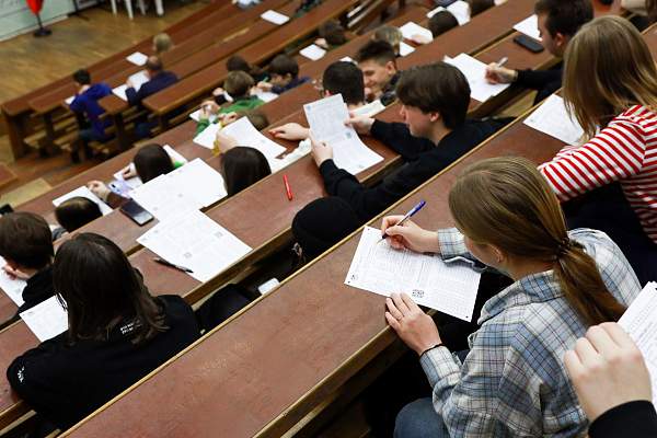 Поэтом можешь ты не быть, но географию знать обязан
