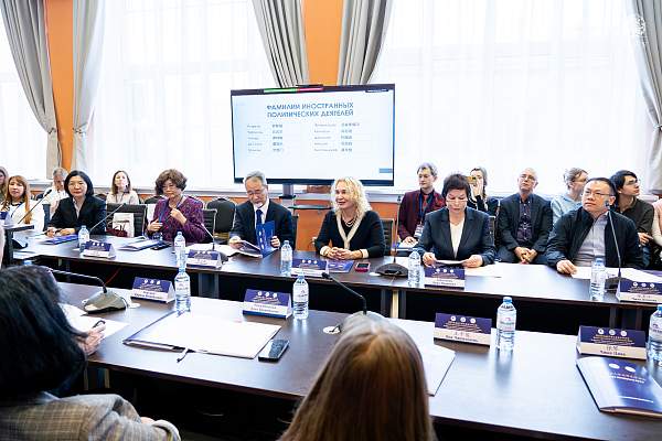 Учим учить: в РГГУ прошла конференция о преподавании китайского языка в России