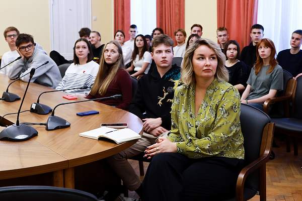 О нормах поведения в обществе: в РГГУ прошла лекция Валентины Хлистун