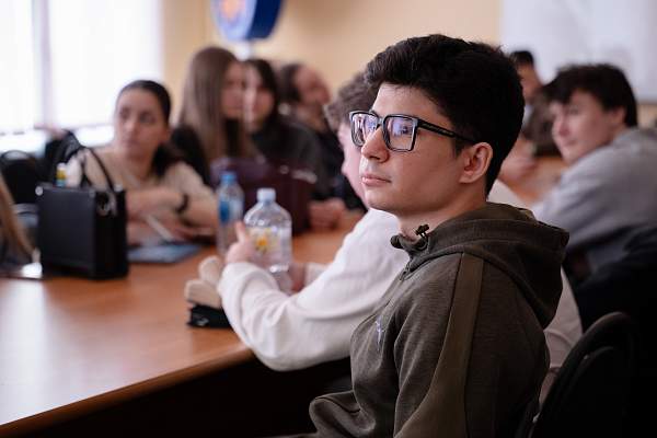 Публичная лекция «Экономика свободного заработка: состояние и проблемы развития в России»