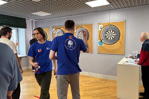 Дебют с характером: сборная РГГУ завоевала серебро на спортивных играх по дартсу