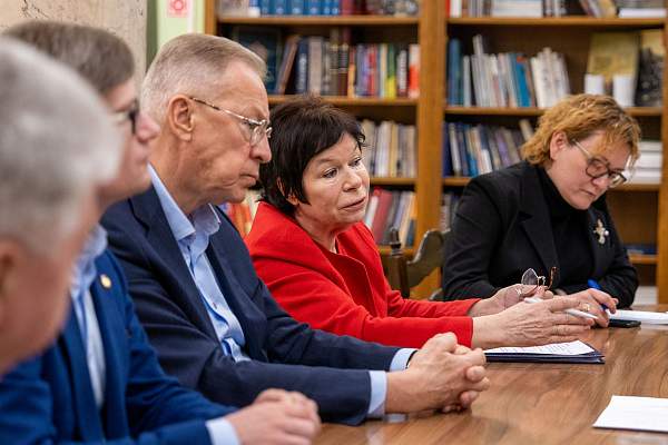 Признание на высоком уровне: ректора РГГУ отметили наградой Приднестровской Молдавской Республики