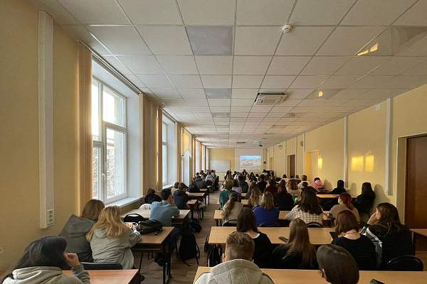 Состоялась встреча студентов ИИНТБ с заслуженными мастерами автоспорта Сергеем Шмаковым и Валерием Хлебутиным