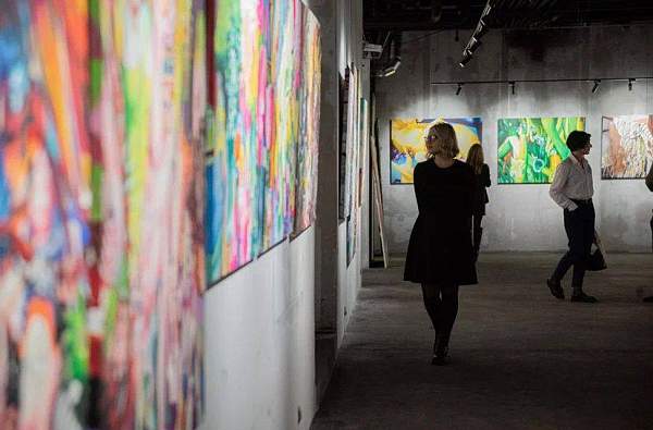 Волонтеры в искусстве: уникальный опыт студентов на выставке в ArtMaison