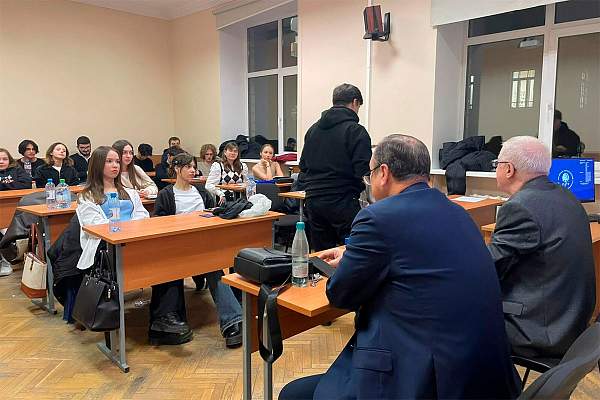 На юридическом факультете ИЭУП состоялась встреча с известным советским и российским государствоведом, доктором юридических наук, профессором А.Г.  Пархоменко