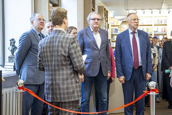 В РГГУ открылся обновлённый книжный магазин «Древо мира»