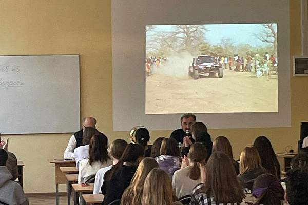 Состоялась встреча студентов ИИНТБ с заслуженными мастерами автоспорта Сергеем Шмаковым и Валерием Хлебутиным