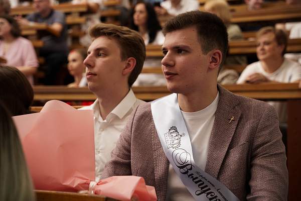 Торжественная церемония вручения дипломов выпускникам Гуманитарного колледжа - 2024