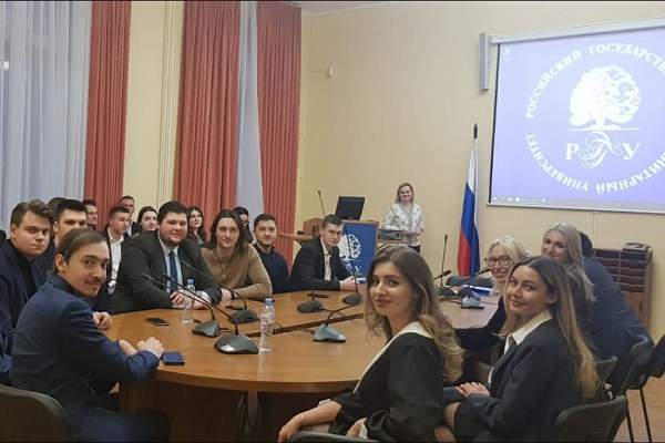 Состоялась Церемония вручения дипломов выпускникам юридического факультета ИЭУП РГГУ