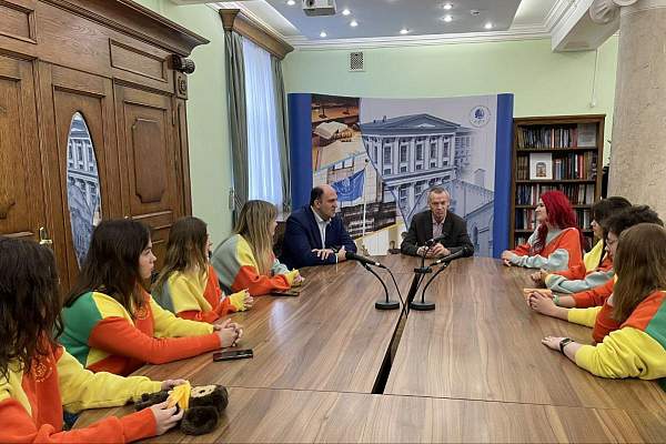 Руководство РГГУ встретилось с участниками Всемирного фестиваля молодежи