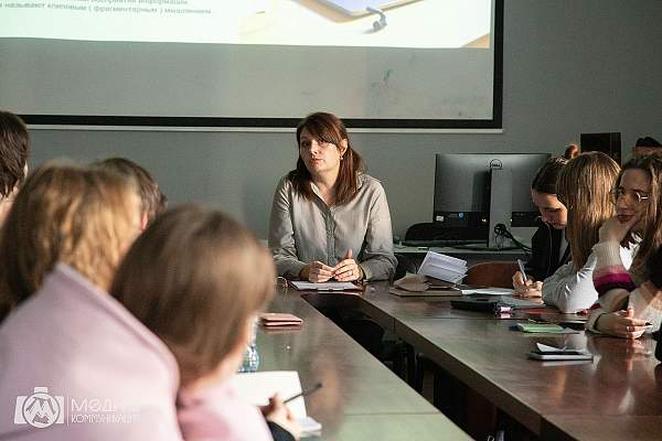 Медиаграмотность в цифровую эпоху: в РГГУ обсудили влияние соцсетей на молодёжь
