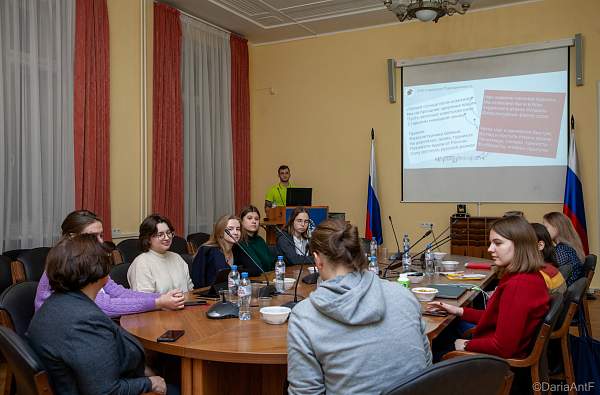 Тему спортивных песен обсудили на заседании СНО «Советская повседневность»