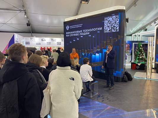 Студенты факультета управления РГГУ  посетили Международную выставку-форум «Россия»