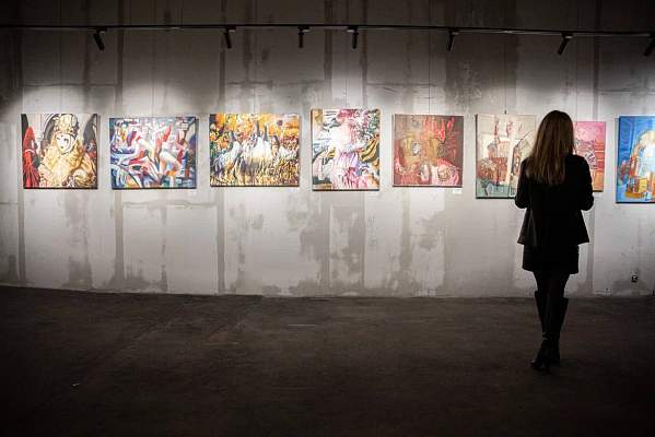 Волонтеры в искусстве: уникальный опыт студентов на выставке в ArtMaison