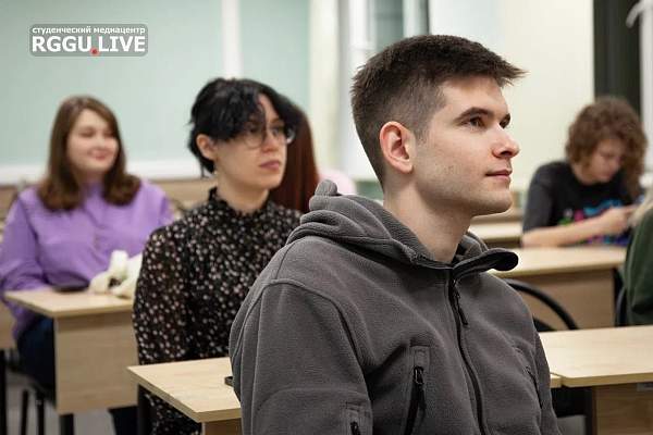 «Сумеречный офис: какими были бы сотрудниками персонажи фильма «Сумерки»