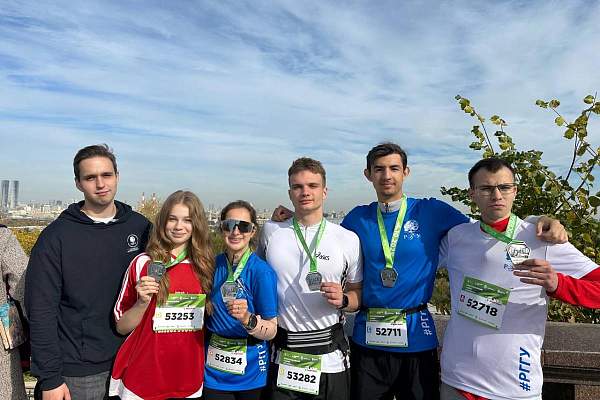 Беговой клуб РГГУ «Ахиллес и черепаха» закрыл свой первый сезон на полумарафоне «Моя столица»