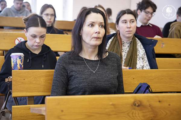 Диалог культур и вызовы ИИ: в РГГУ проходит конференция «Мост между мирами»