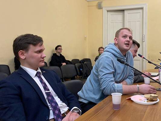 На заседании Клуба молодых историков РГГУ обсудили жизнь русских туристов на курортах Германии и Швейцарии на рубеже XIX-XX вв.