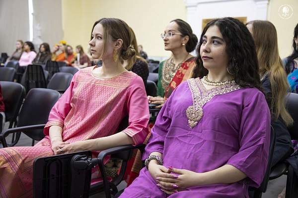 Музыка, традиции и дипломатия: в РГГУ отпраздновали День Индии