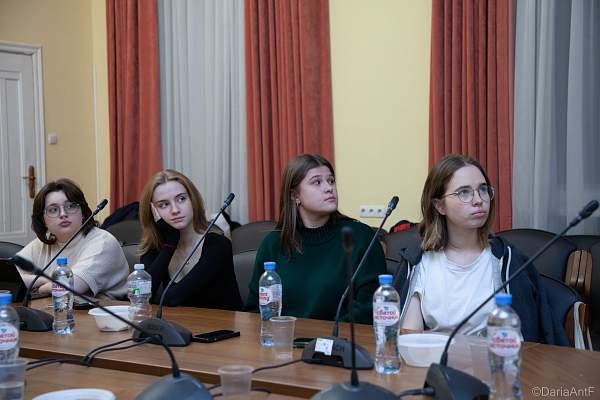 Тему спортивных песен обсудили на заседании СНО «Советская повседневность»