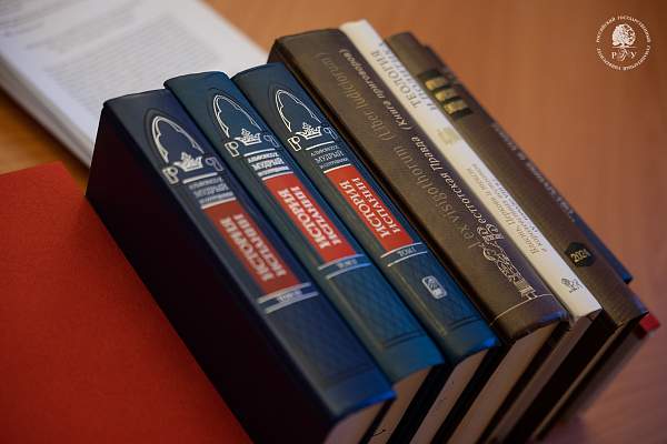 Доцент РГГУ Олег Ауров успешно защитил докторскую диссертацию