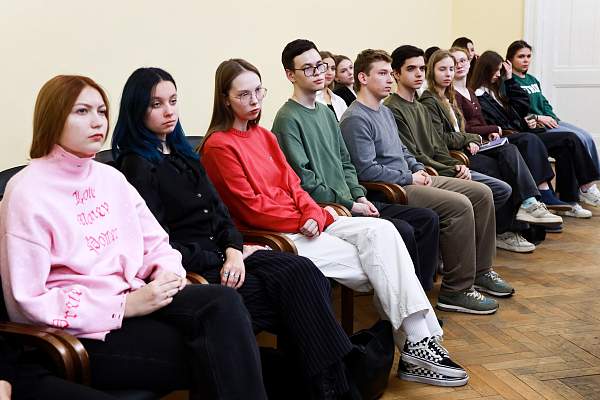 О нормах поведения в обществе: в РГГУ прошла лекция Валентины Хлистун