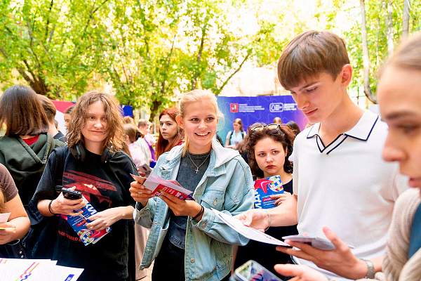 Праздник для первокурсников: в РГГУ презентовали проекты «Молодёжи Москвы»