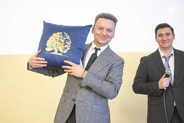 «Самое главное — любовь»: в РГГУ прошла встреча с Александром Олешко