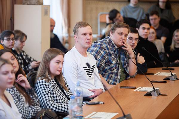Студенты РГГУ встретились с сенатором Российской Федерации, величайшим борцом греко-римского стиля XX века, Героем России Александром Карелиным
