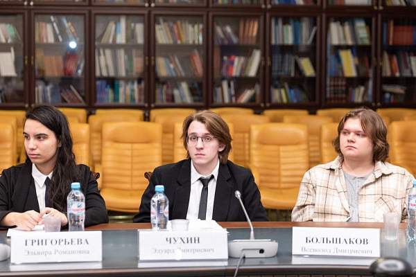 Круглый стол «Трансграничные народы во внешней политике России» прошел в Общественной палате Российской Федерации