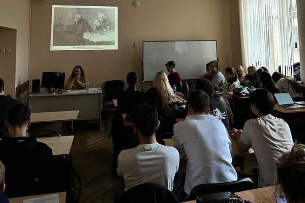 На юридическом факультете состоялась просветительская лекция-дискуссия «Нравственность и закон в искусстве»
