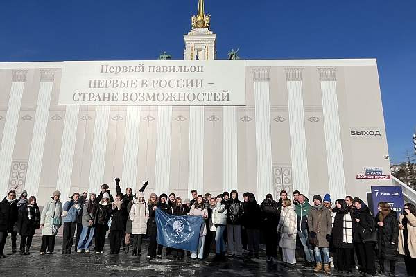 Первокурсники юридического факультета РГГУ посетили международную выставку-форум «Россия» на ВДНХ