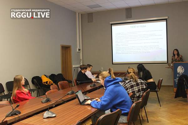  Клуб по итальянистике провел анти-симпозиум на теме: «Италия и Россия: 100 лет сотрудничества»