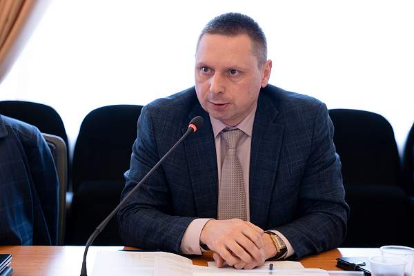 Развитие университетской науки и новые структурные горизонты: в РГГУ состоялось заседание Ученого совета