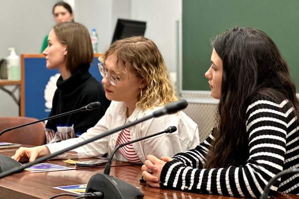 В РГГУ прошла встреча с Ириной Чувараян, издателем и главным редактором журнала «Академия моды»