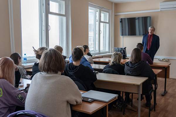 В Гуманитарном колледже состоялась учебно-профориентационная лекция об аудиовизуальных архивах и документах