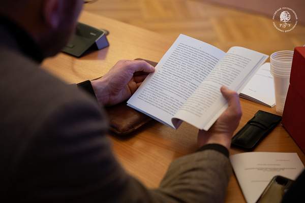 Доцент РГГУ Олег Ауров успешно защитил докторскую диссертацию