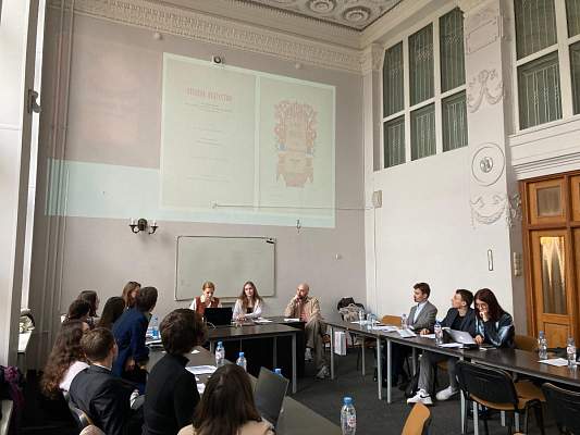 В РГГУ прошел круглый стол по теме: «Студенческая наука в РГГУ: традиции и новации исследовательских школ» в рамках Гуманитарных чтений РГГУ «Корни и крона