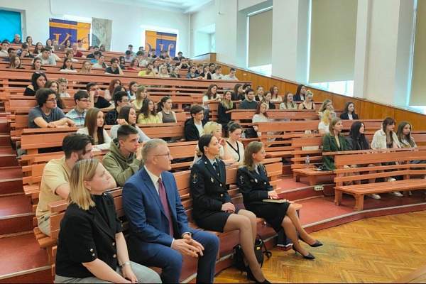 Состоялась встреча заместителя начальника ГУ МВД РФ по городу Москве со студентами юридического факультета 