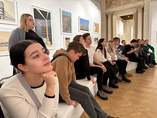 Студенты исторического факультета на выставке "Алексей Щусев. 150"