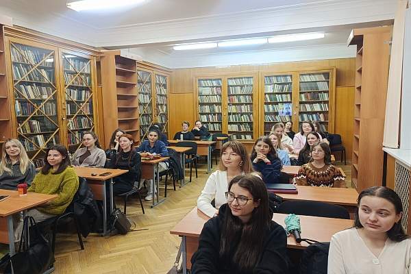 Семиотики за работой: состоялось заседание СНО «Техники исследовательского чтения и письма»