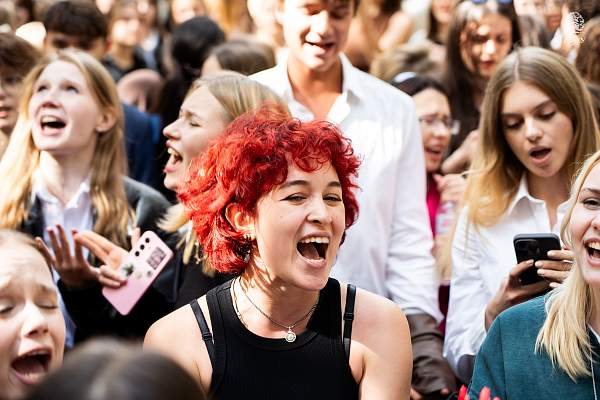 Шесть тысяч новых историй