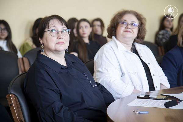 Манипуляции в эпоху ИИ: в РГГУ обсудили, как формируются смыслы в медиареальности