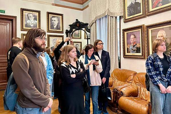 Экскурсия по особняку Николая Стахеева на Новой Басманной для студентов Исторического факультета