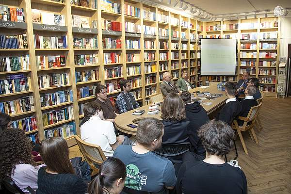 Жизненный цикл институтов: в РГГУ представили новую книгу Иосифа Дискина