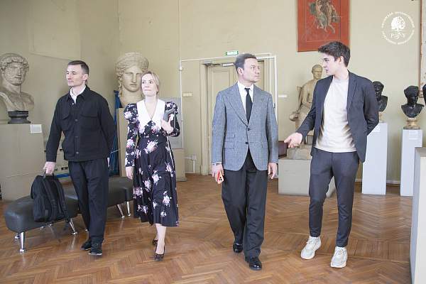 «Самое главное — любовь»: в РГГУ прошла встреча с Александром Олешко