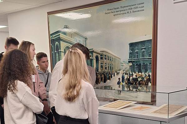 Студенты юридического факультета ИЭУП посетили Московскую биржу
